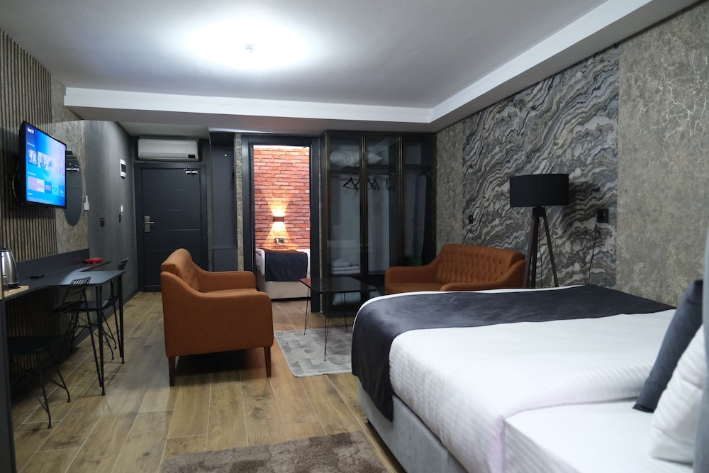 Nomad Hub Istanbul Suit