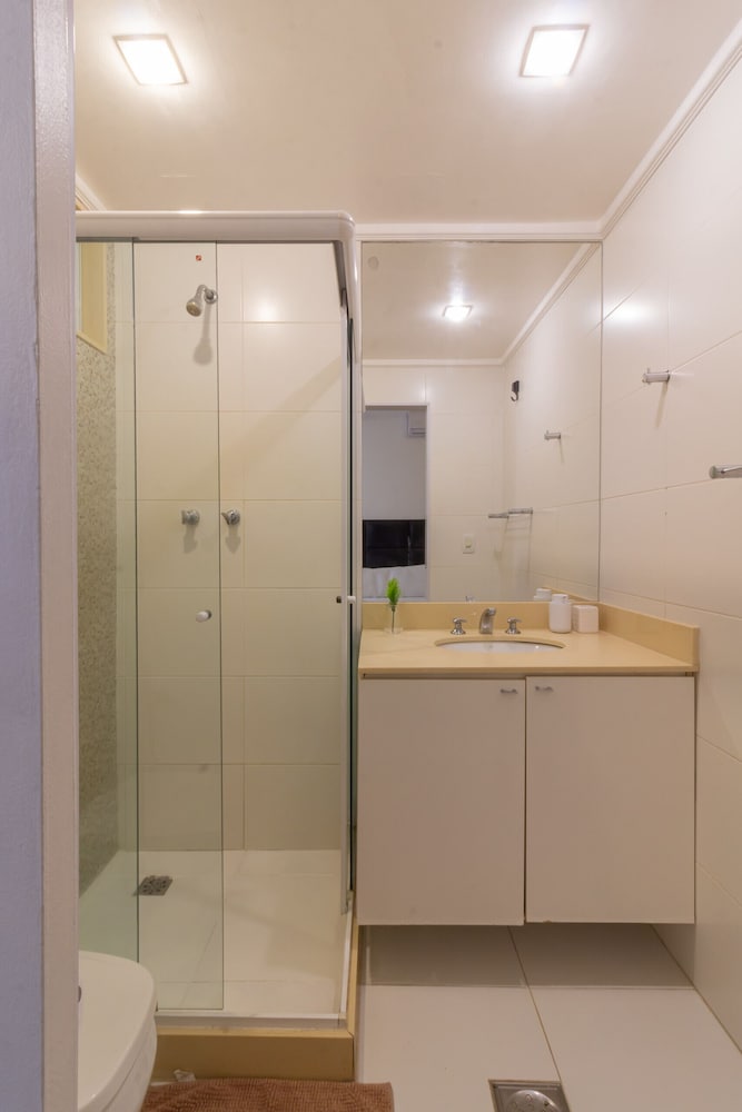 2 Minutes From Copacabana Beach D302