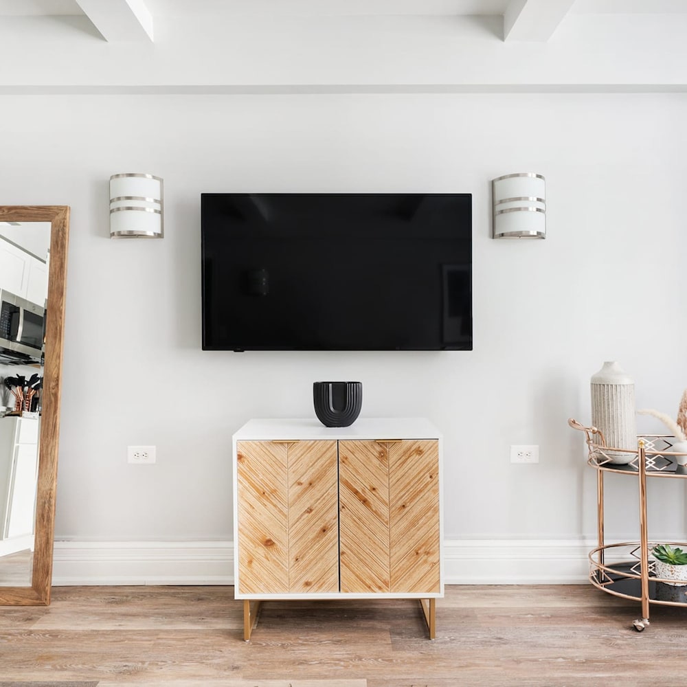 73-406 New 1BR 1bth UWS Doorman Gym