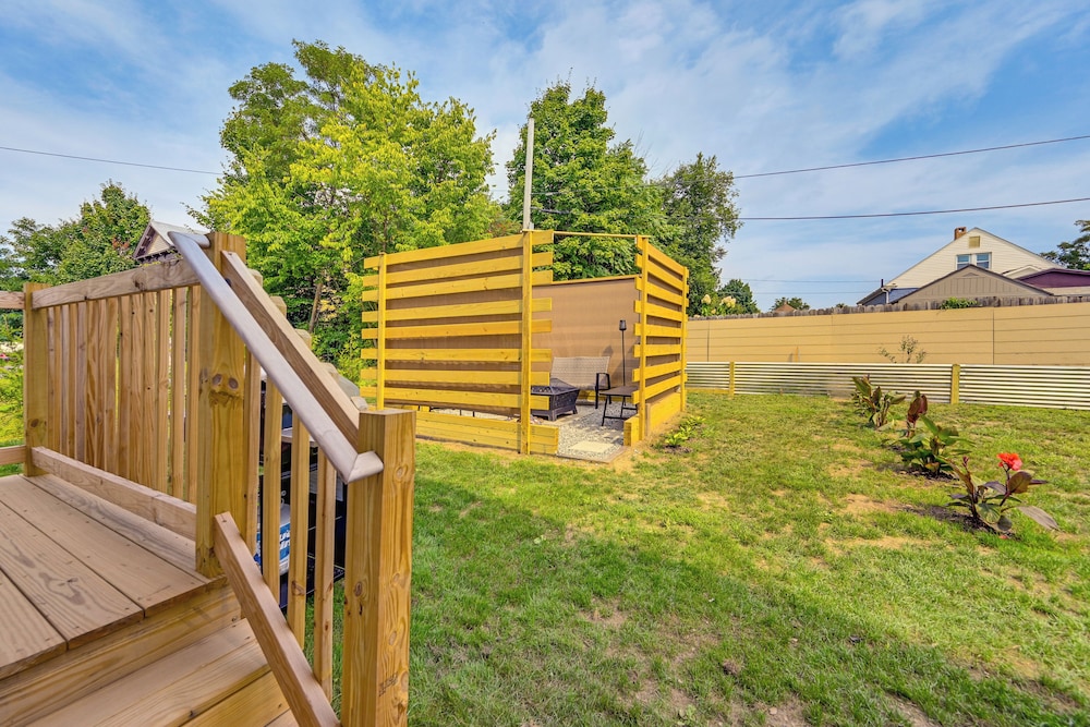 1 Mi to MGM Springfield: Cozy Winter Duplex!