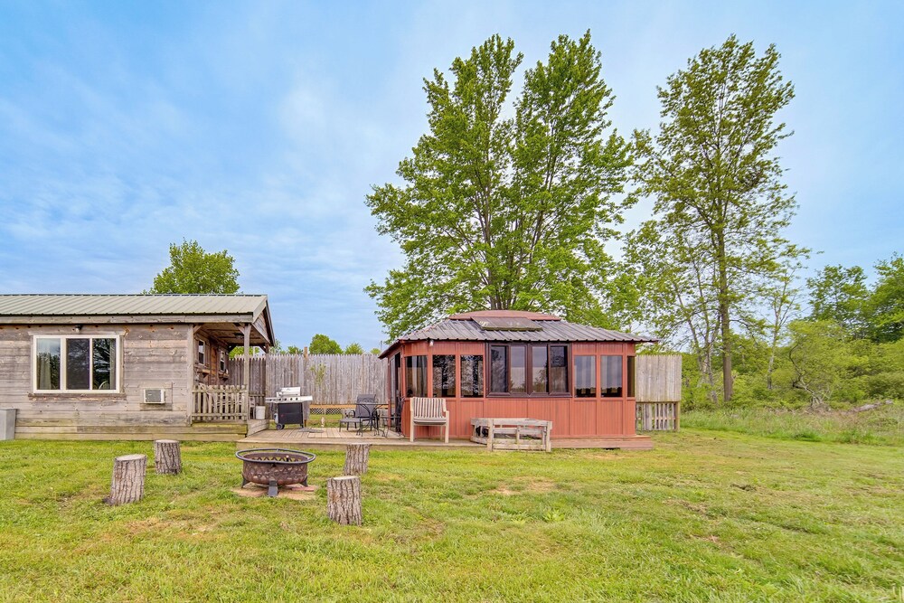 Dog-friendly Cabin Near Pymatuning Lake!