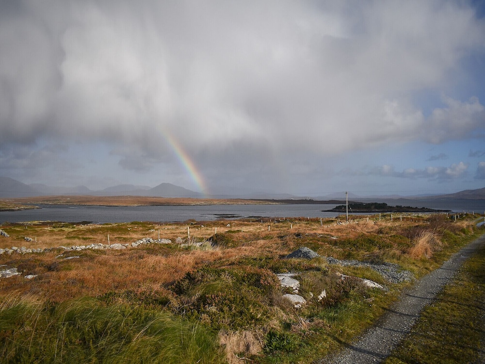 Bridies Holiday Cottage Roundstone