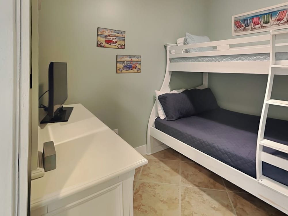 Low Tides by Ryson Vacation Rentals