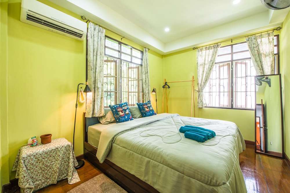 Nimman Elegant Garden Villa