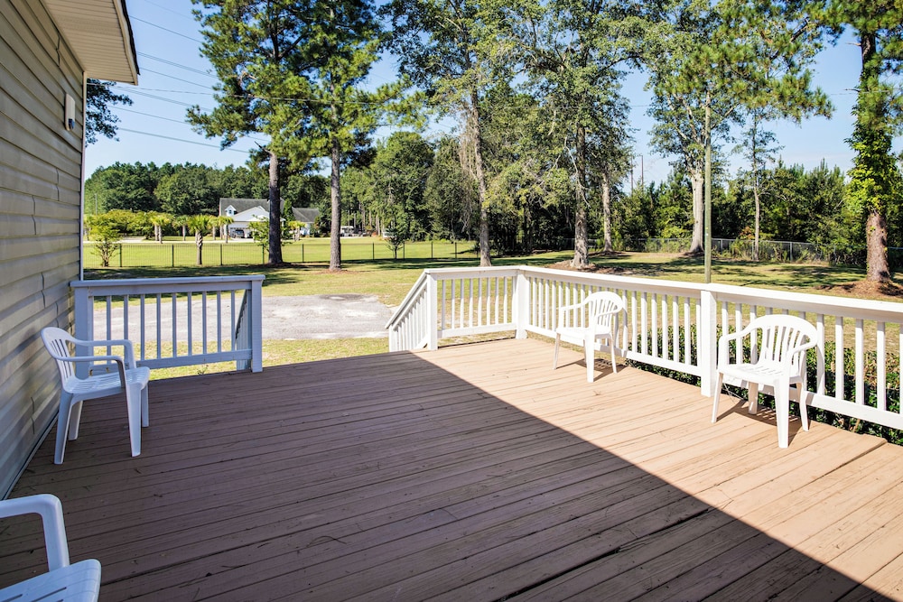 Large Yard & Historic Charm: Orangeburg Retreat!