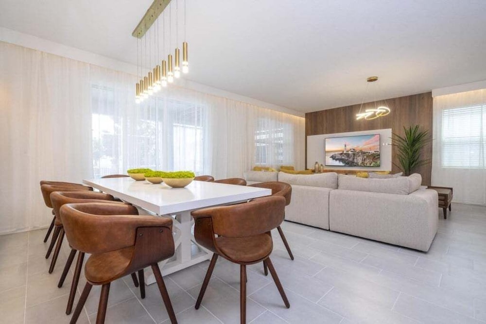 The Most Stunning Home With Everything You Want! 8 Bedroom Villa