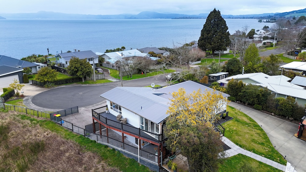 Kiwi Retreat By Aotearoa Escapes