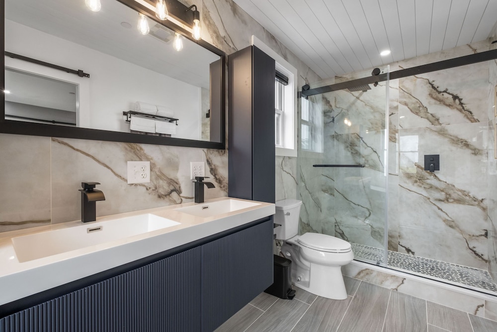 New Luxury 4 Bed Condo Perfect for Winter Rental