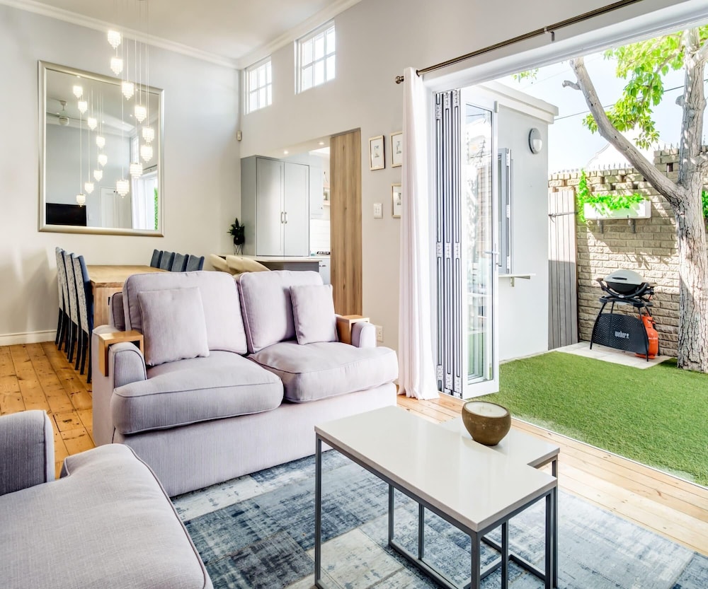Gorgeous Home Walking Distance to Restaurants XV Sea Point view 2