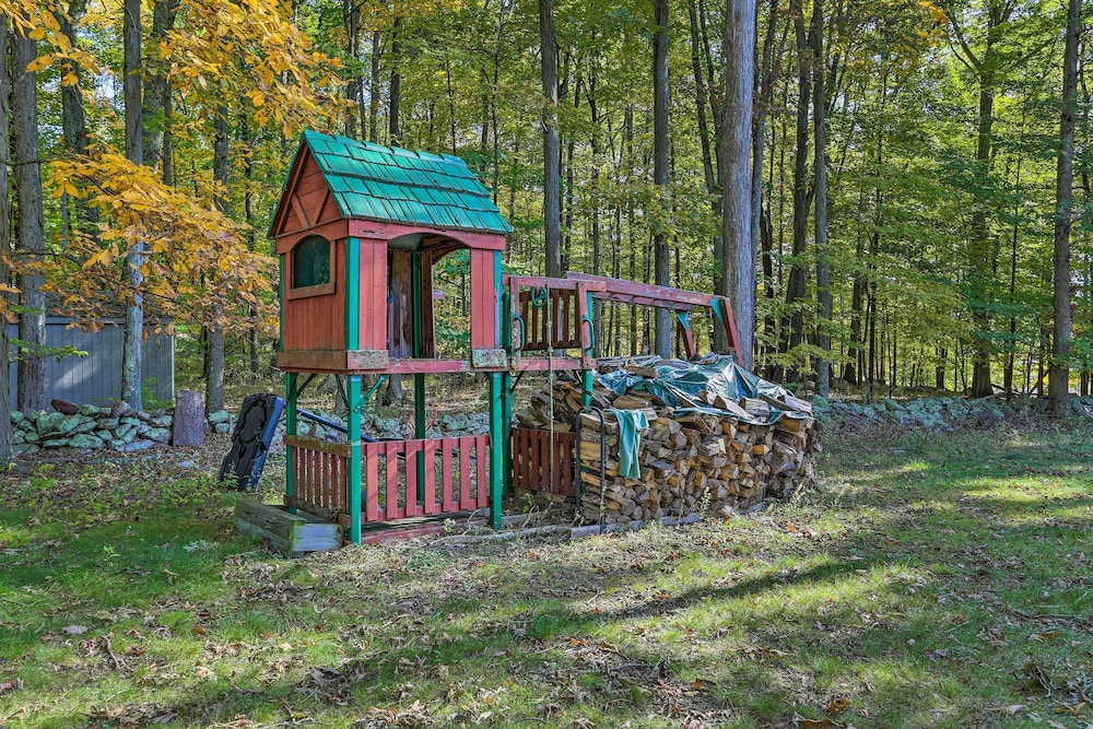 Pet-friendly Grand Pine Bush Retreat on 2 Acres! - Property Image 40