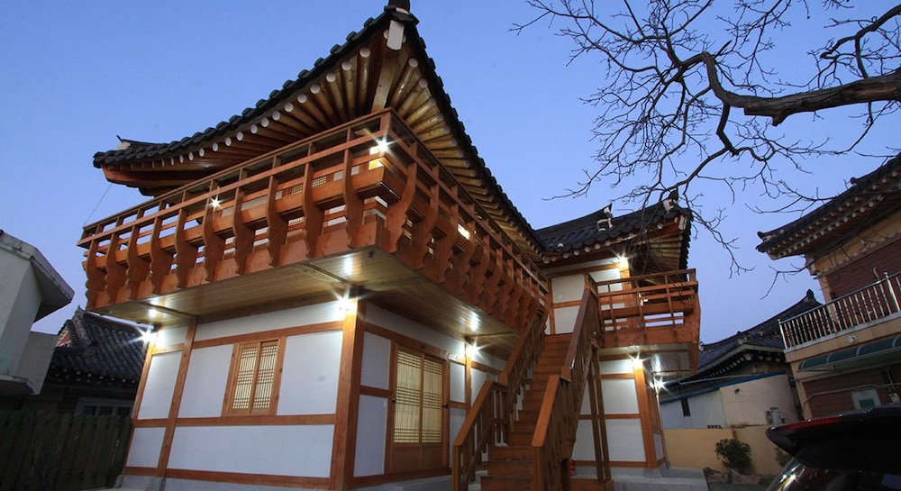 Gyeongju Seorabeol Hanok view 4