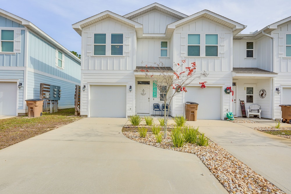 PCB Townhome w/ Deck & Pool Access: 3 Mi to Beach! view 4