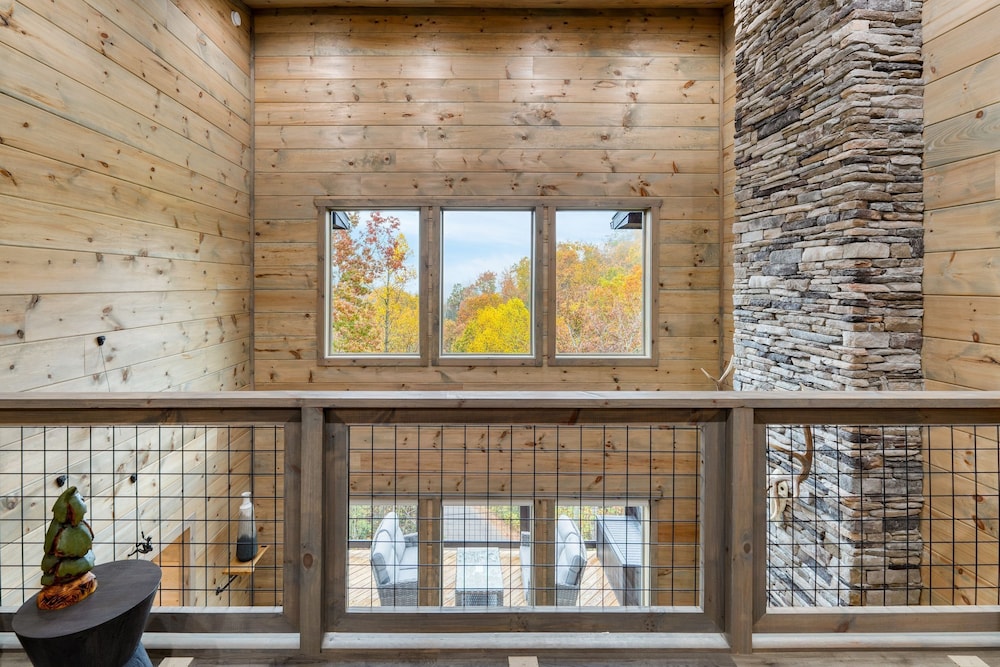 Rambling Ridge Lodge Endless Amenities Fun Indoor Pool Hot Tub A Arcade Game Room