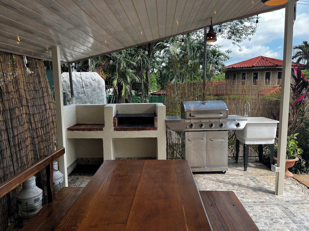 5 min to Beach Private Pool European Style