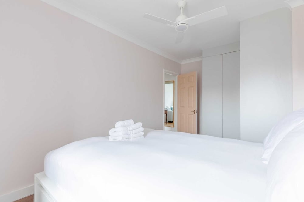 Scandi-style 2BD Maisonette W/garden Brick Lane!