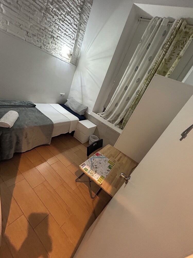 airbhouse private rooms & apartments