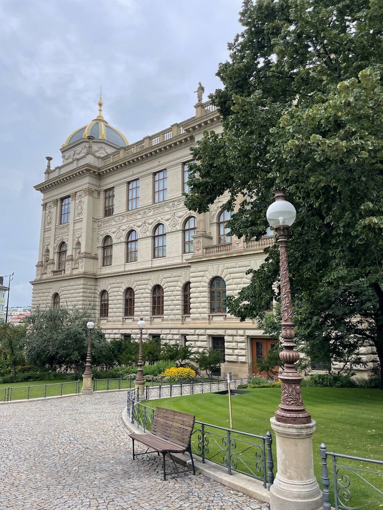 Apartment U Muzea and Vaclavske Namesti