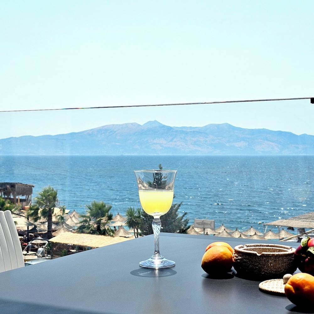 Ares Beachfront Luxury Rooms
