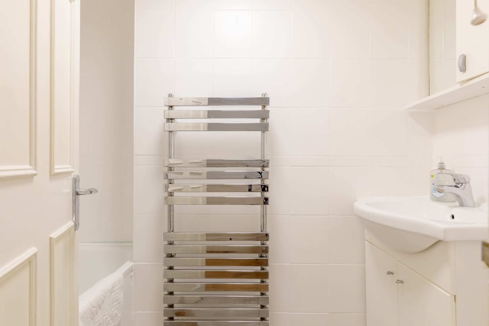 Roomy 3BD by Hampstead Heath!