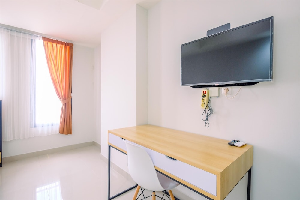 Cozy Stay and Comfort Studio at Evenciio Margonda Apartment