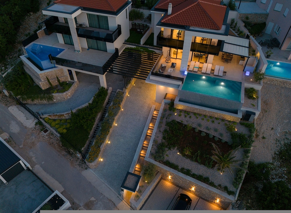 Villa Majestic With Sauna and Beautiful Views