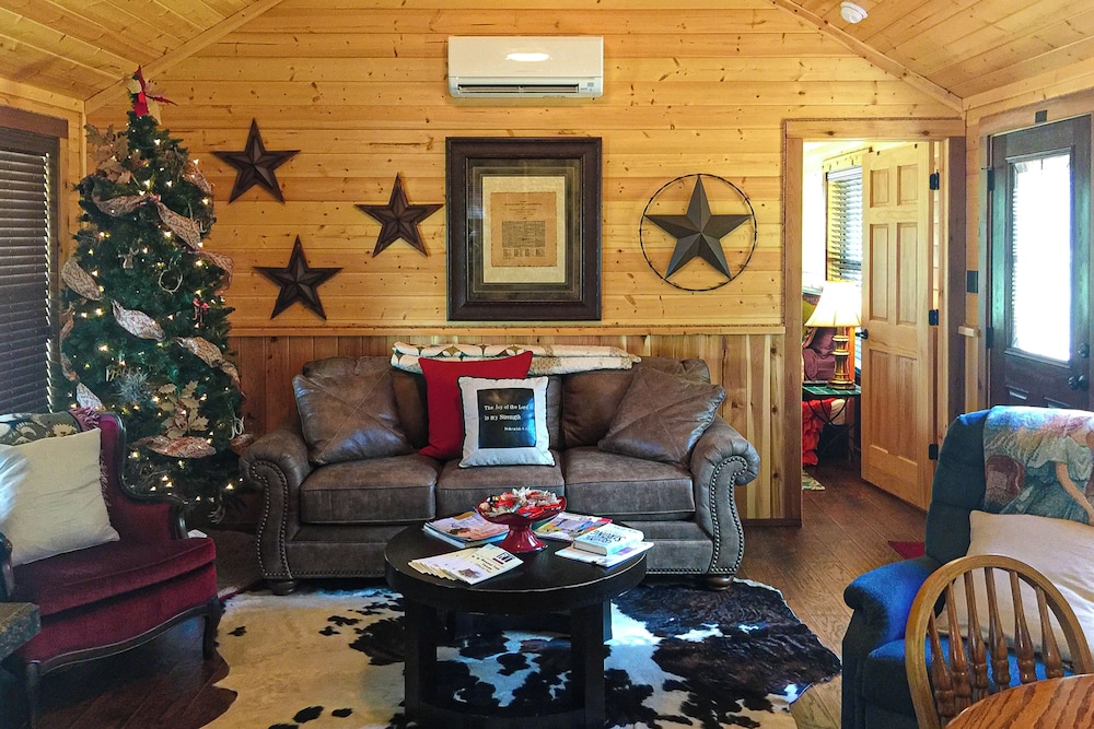 Water-view Cabin w/ Front Porch, W & D, Streaming