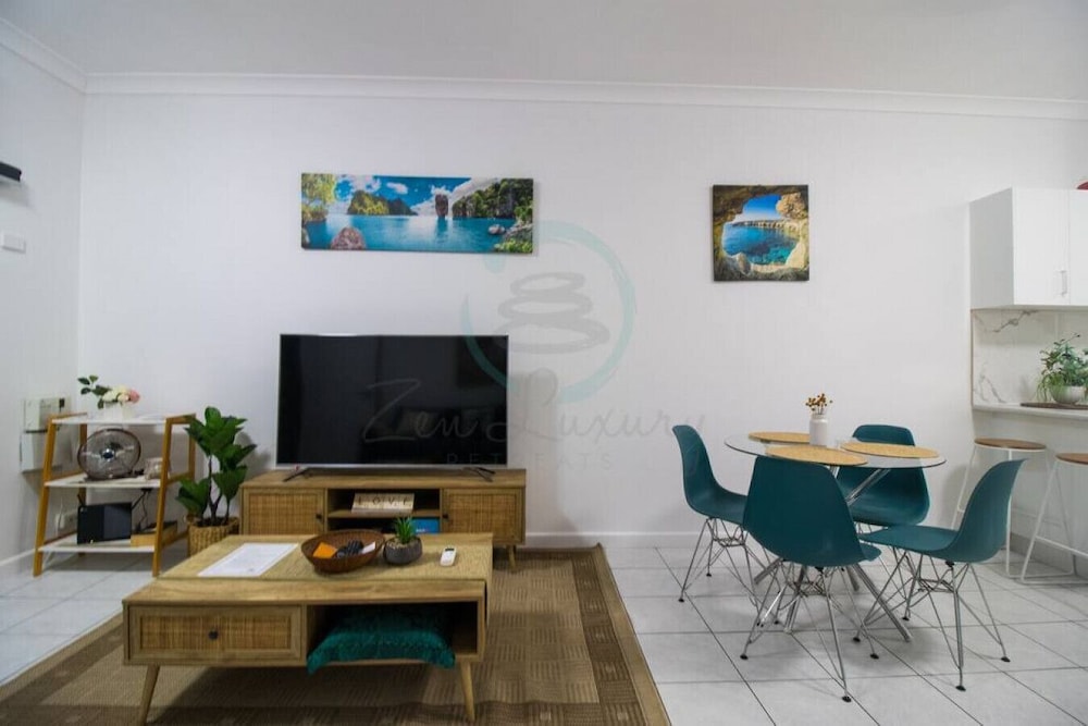ZEN GARDEN - 2 BR Cozy Modern Design Apt