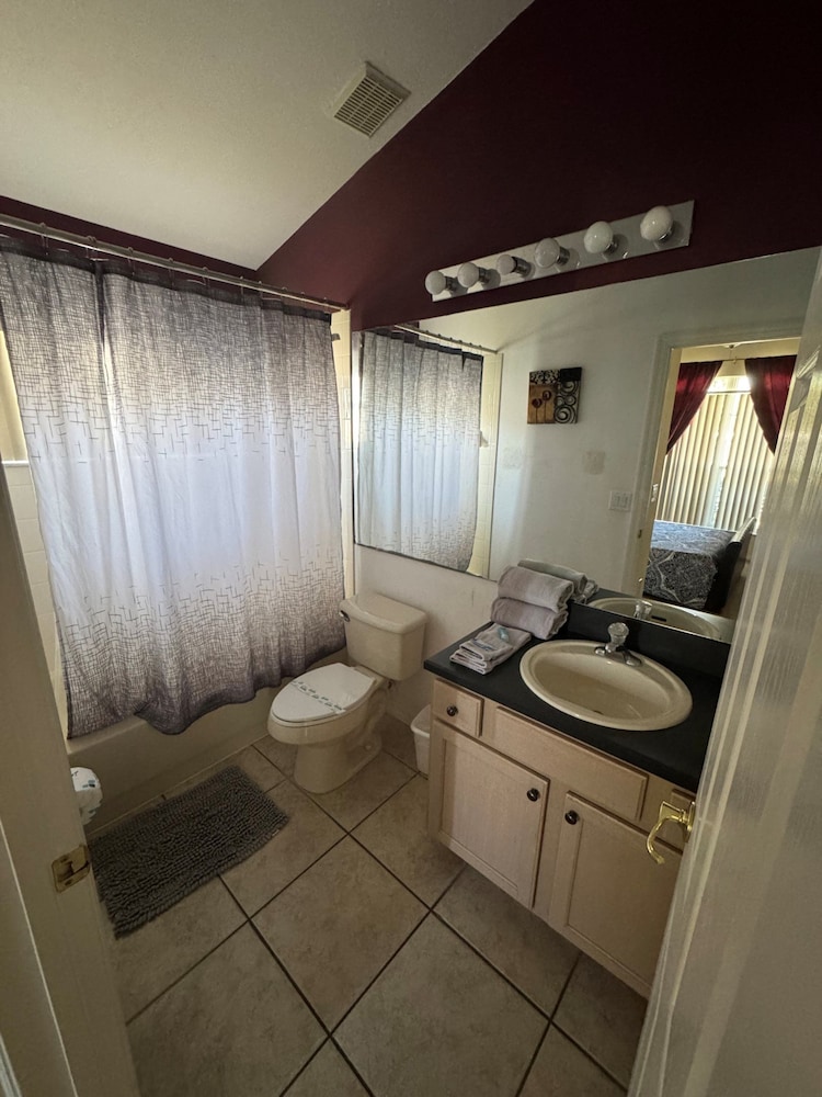 Daisy's Den - Five Bedroom Home