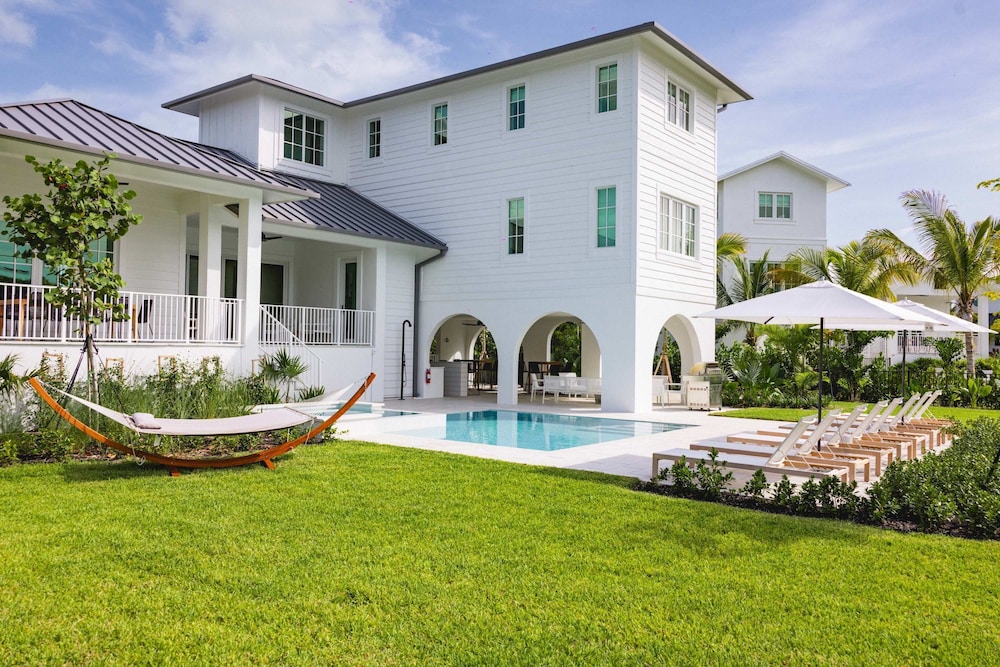 Brand New The Greenmoor House With Pool