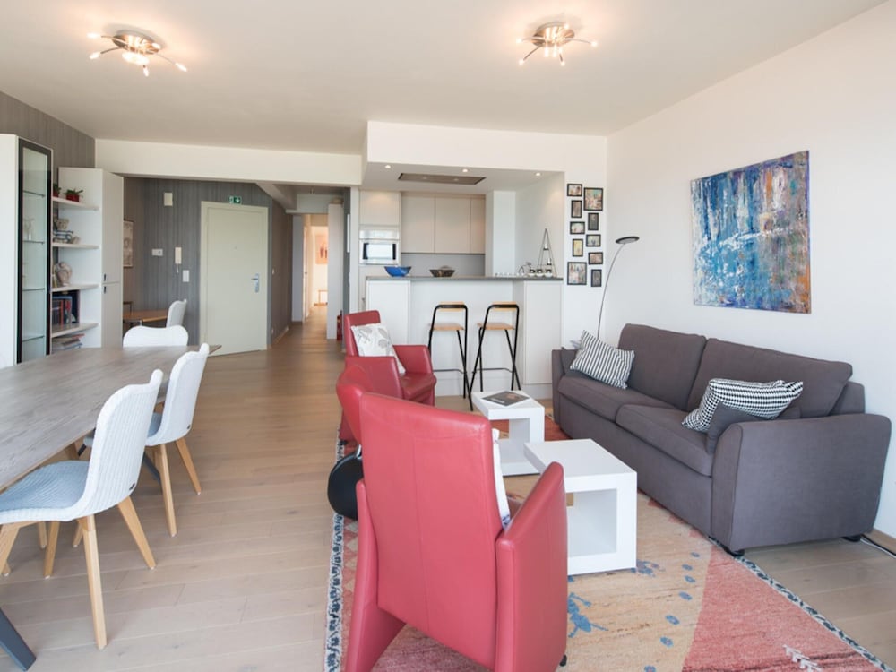 Tasteful Apartment Near the Beach