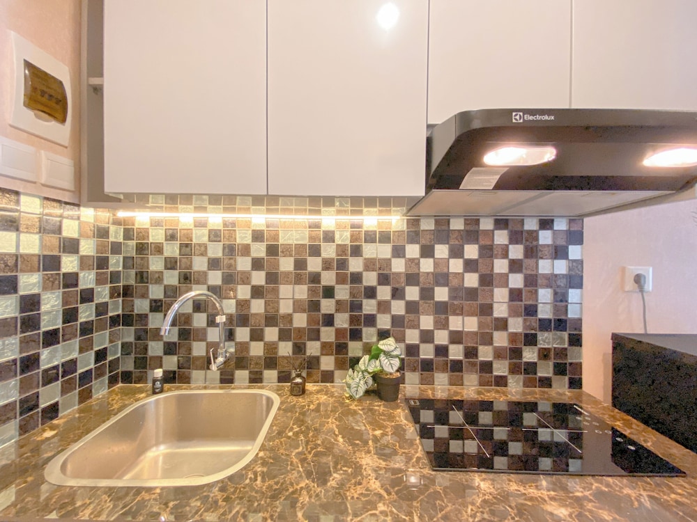 Homey Studio Apartment Tokyo Riverside Pik 2