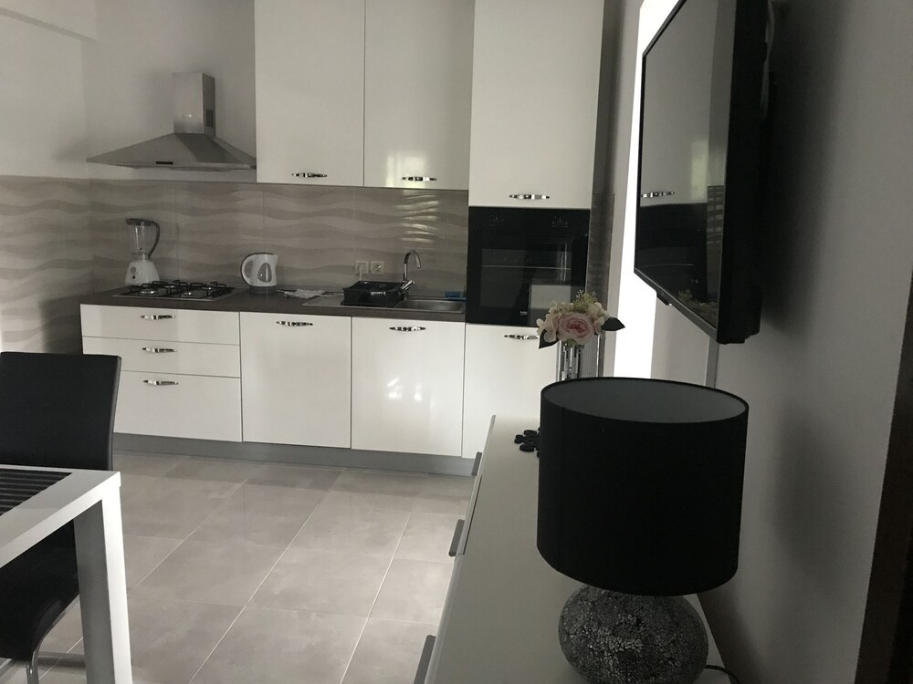 Comfortable 2 Bedroom Apartment view 5