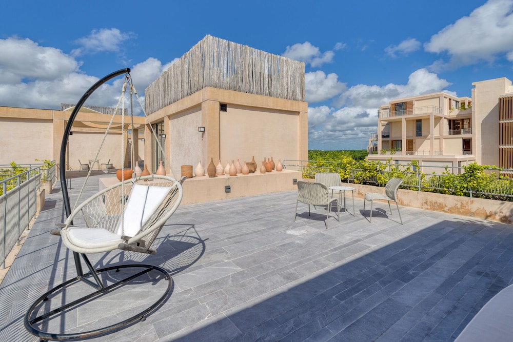 Corasol Modern Apt with Terrace