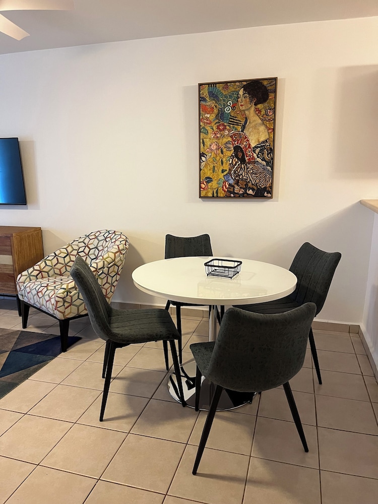 2 Bedroom Condo Pool and Beach Access