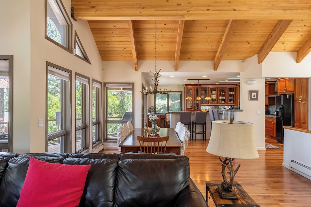 Crystal View by Avantstay Al Fresco Dining w/ View of Lake Tahoe + Crystal Bay