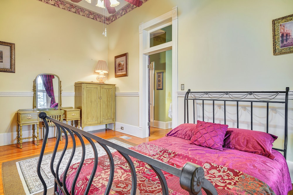 Historic Home w/ Wraparound Porch: Walkable Area!