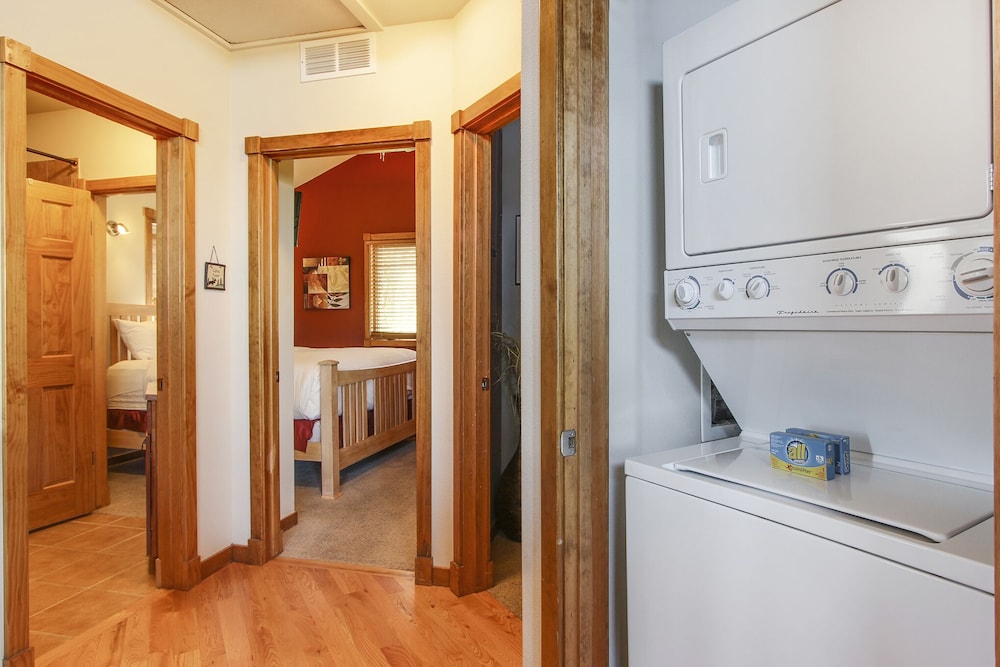 The Twin Owls 21a 2 Bedroom Condo by RedAwning - Property Image 32