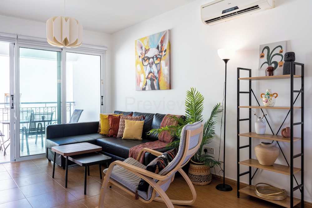 Quint - 2-Bedroom Apt & Pool in Protaras