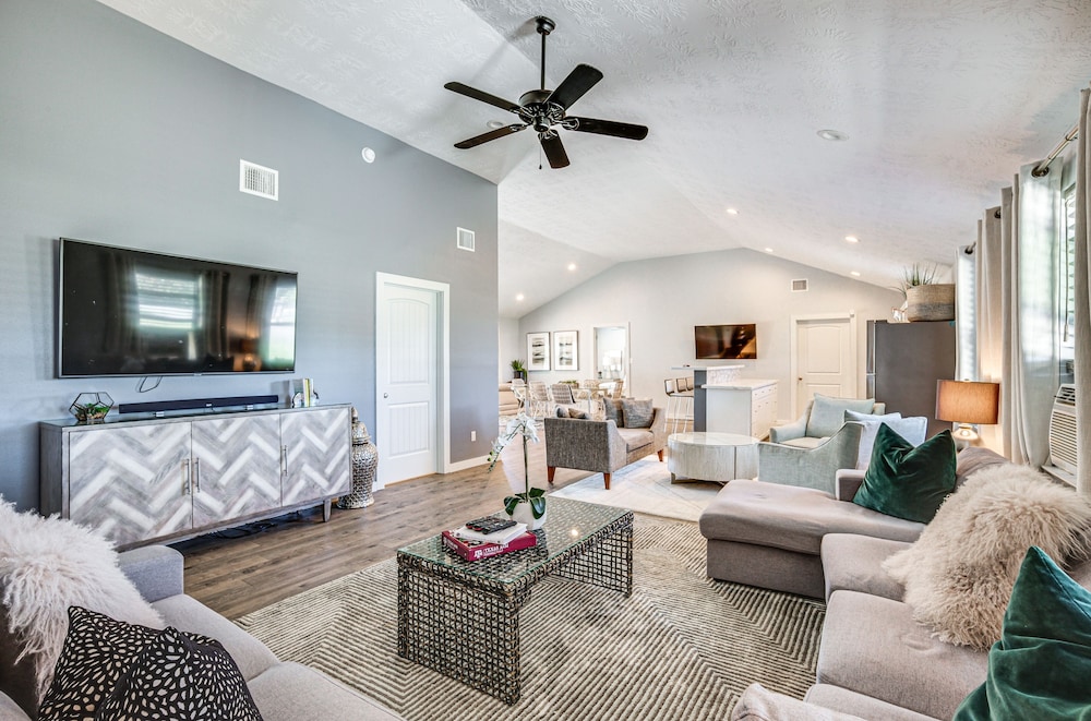 College Station Vacation Rental: Near Texas A & M view 2