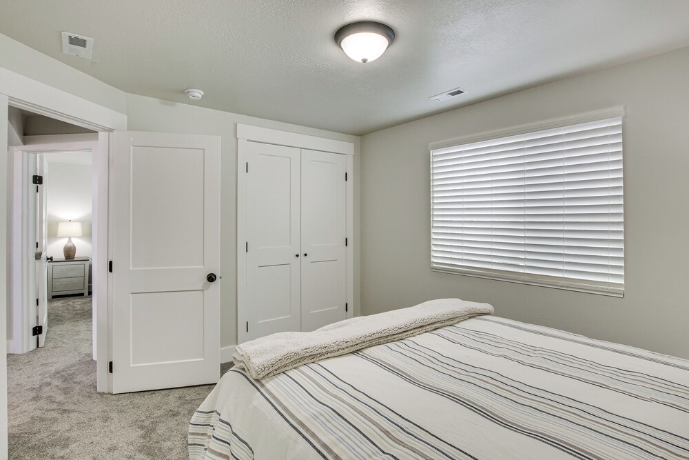 2 Mi to Bear Lake: Mtn-view Gem in Garden City