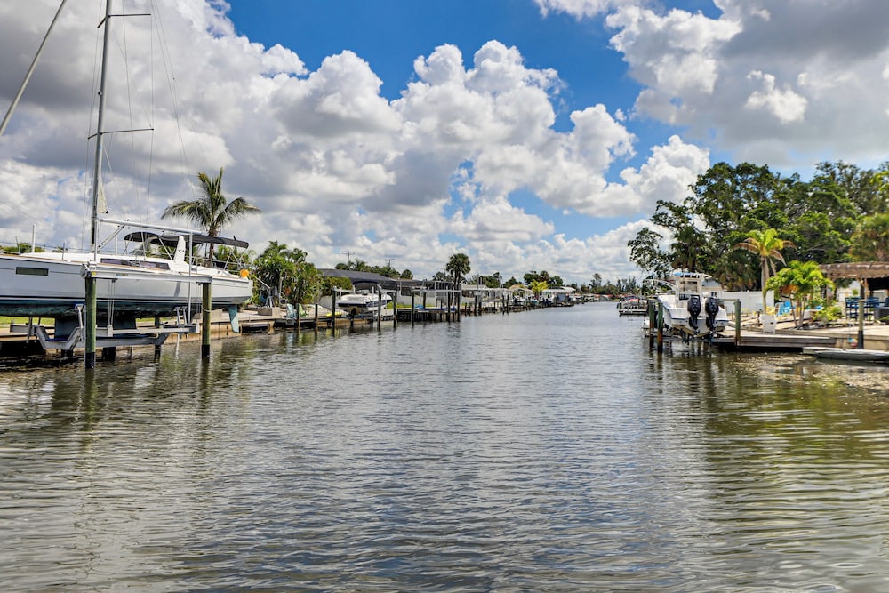 Furnished Sunroom w/ TV! Canal-front Bradenton Gem