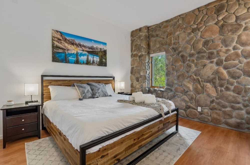 Chardonnay Chalet No Service Fees Fireplace