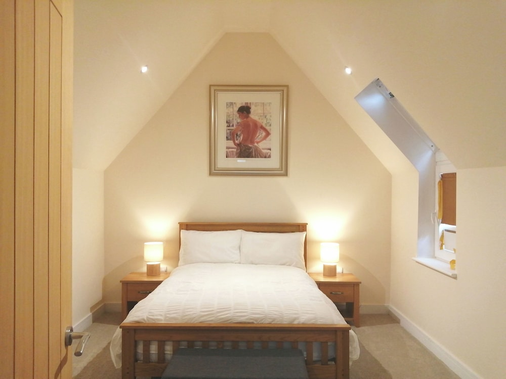 The Highlands, 5 bed 5 Bath, Large Spacious House view 2