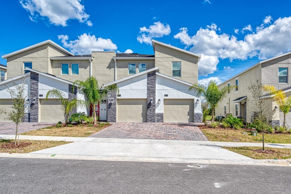 Super Spacious apt in Champions Gate - Image 1