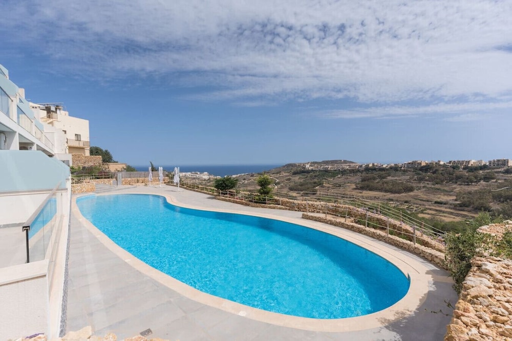 Property With Pool Access - Xaghra Near Marsalforn