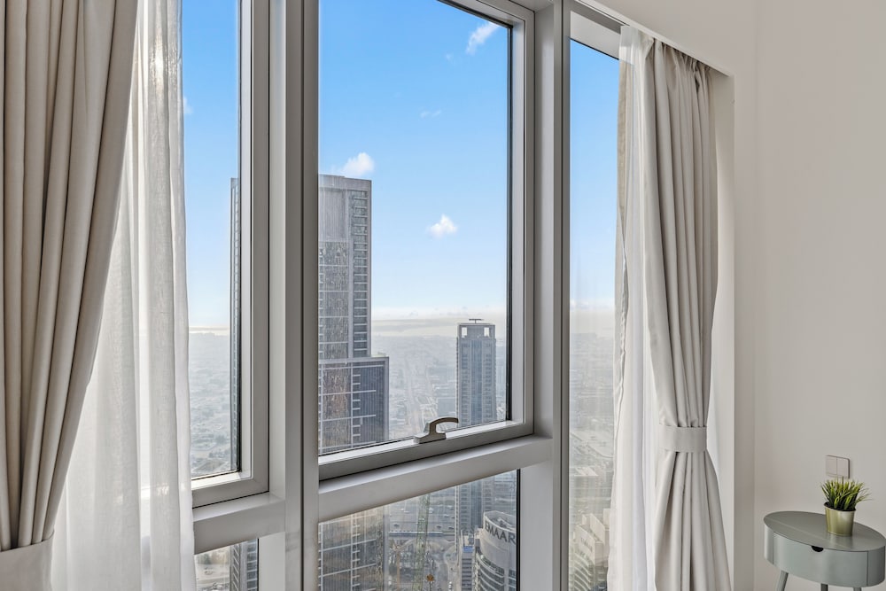 Luxury City Stay Near Mall and Pool