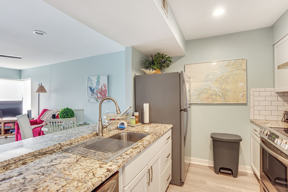 Oceanfront Condo in Harbor Island Community!