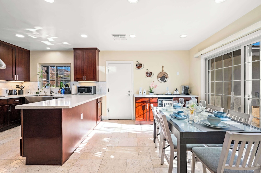 Luxury Estate With Sparkling Pool & Elegant Amenities