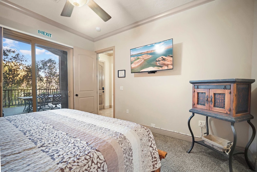 Western Front - Rustic Charm & Comfort