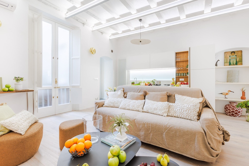 Casa Joyce in Lucca With 1 Bedrooms and 1 Bathrooms